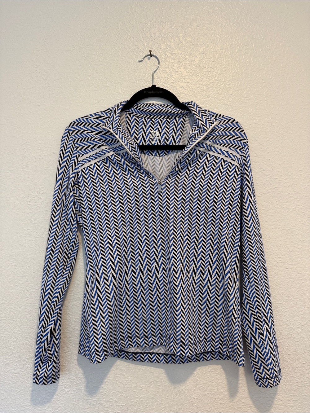 Tail Blue & White Chevron Women’s Quarter Zip Women’s Size Small